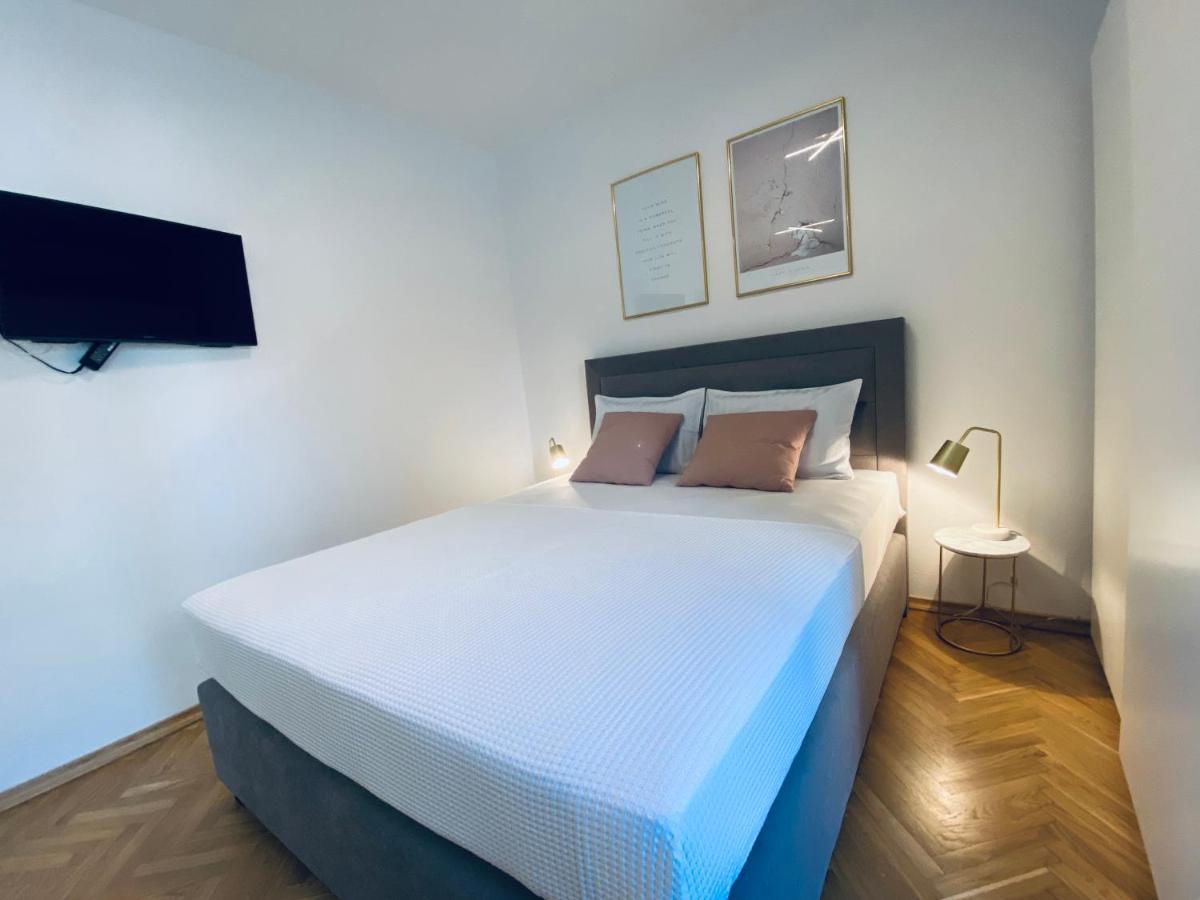 Cirjak Apartments Biograd Na Moru Esterno foto