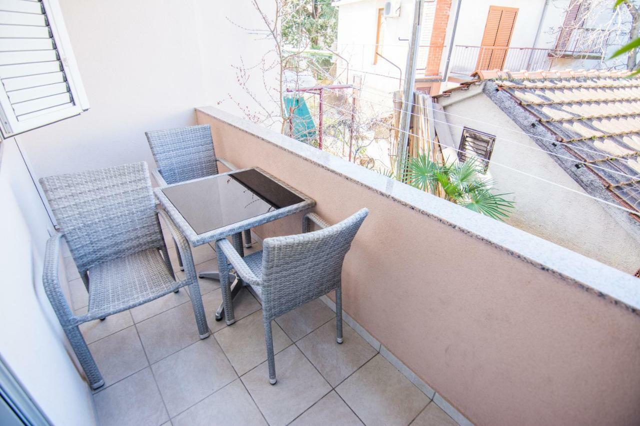 Cirjak Apartments Biograd Na Moru Esterno foto