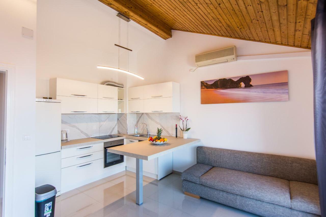 Cirjak Apartments Biograd Na Moru Esterno foto